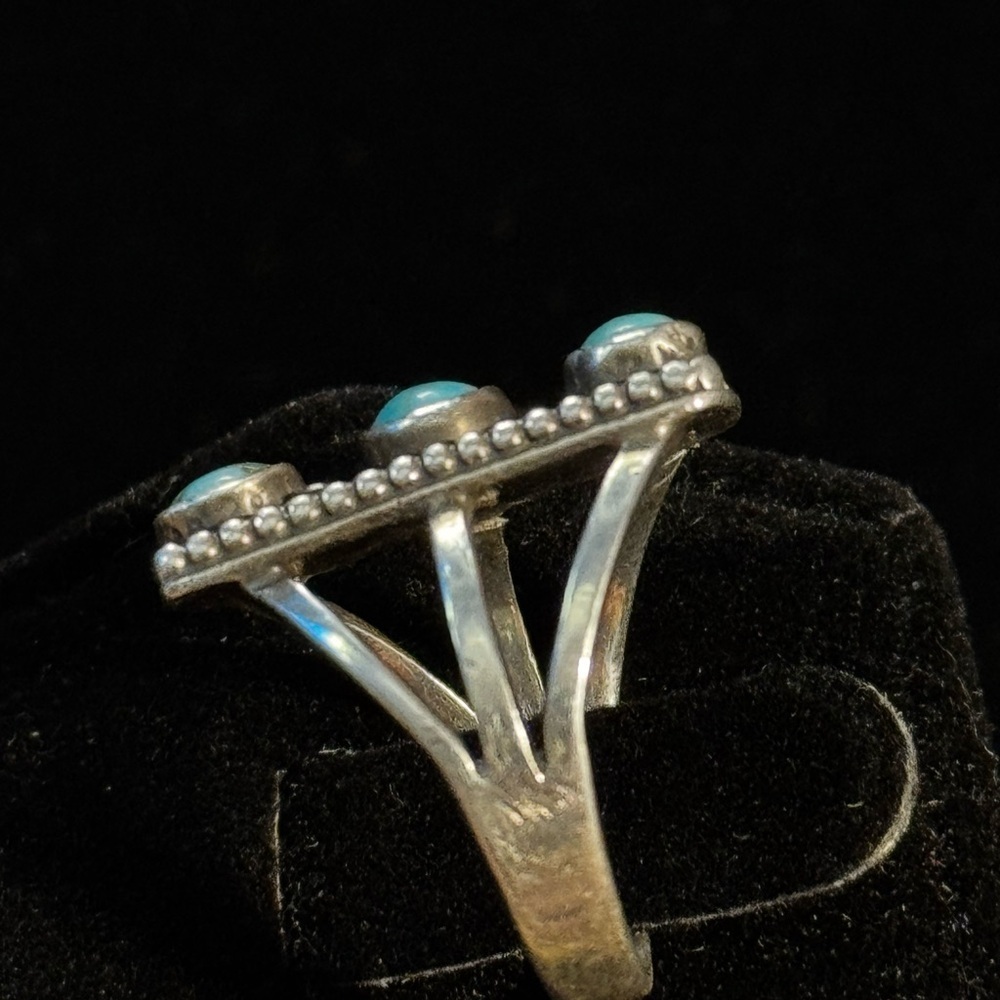 Vintage Native American Turquoise Sterling Silver Ring - Picture 5 of 6